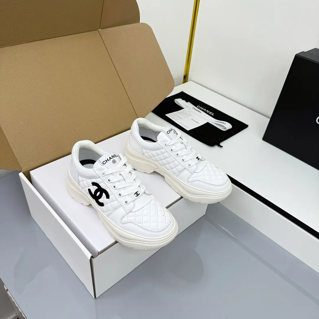 👟👟Ex-factory price 620👟👟 Chanel bread shoes ~ original calfskin panda shoes Chanel 25C latest hot style panda black and white sports shoes casual sneakers Xiaoxiang hot item classic black and white panda color coco girls must pay Fabric: original custom mixed sheepskin lining: original imported breathable mesh lining outsole: Original molded rubber + TPU combination Size: Women's 35-41